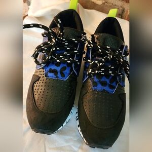 Steve Madden, Size 7.5, Black and Blue